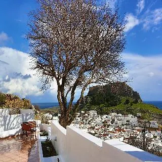 Little Sea View Apartment *