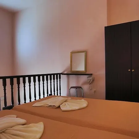Little Sea View Apartment *
